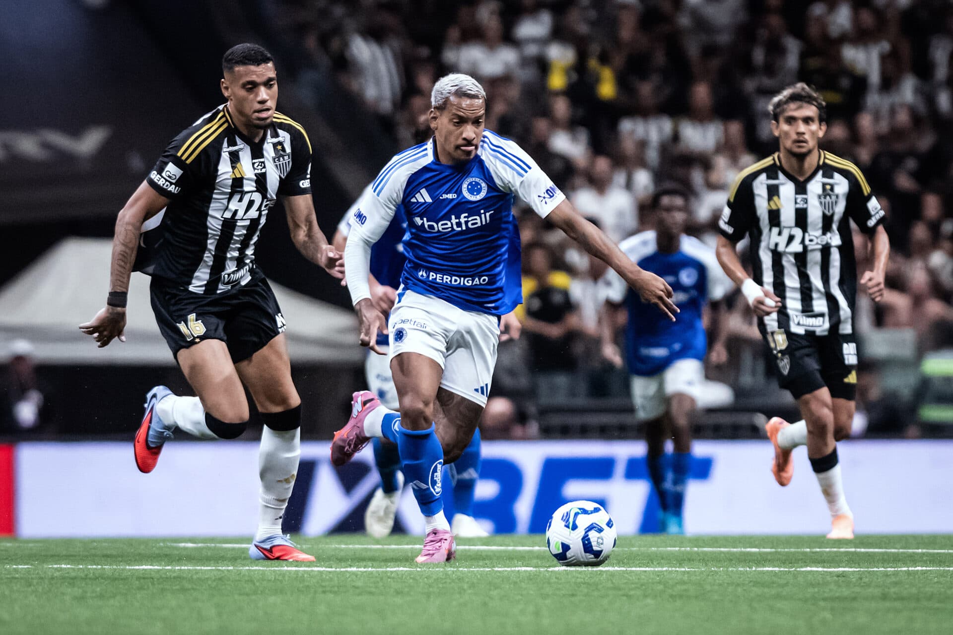 Clássico mineiro termina sem vencedor e não ajuda ninguém nos extremos da tabela - Gustavo Aleixo/Cruzeiro