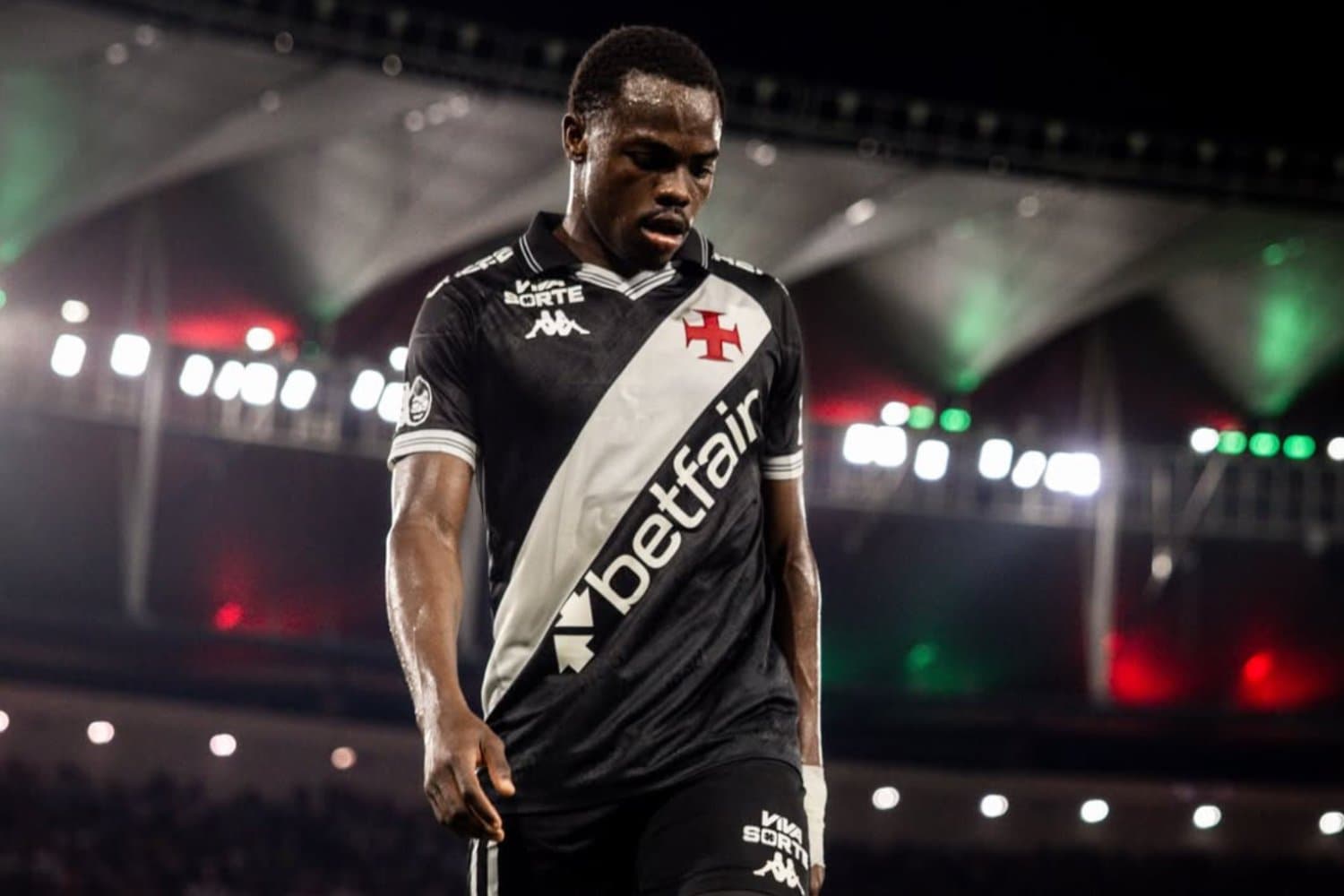Vasco terá dois retornos para enfrentar o Corinthians
