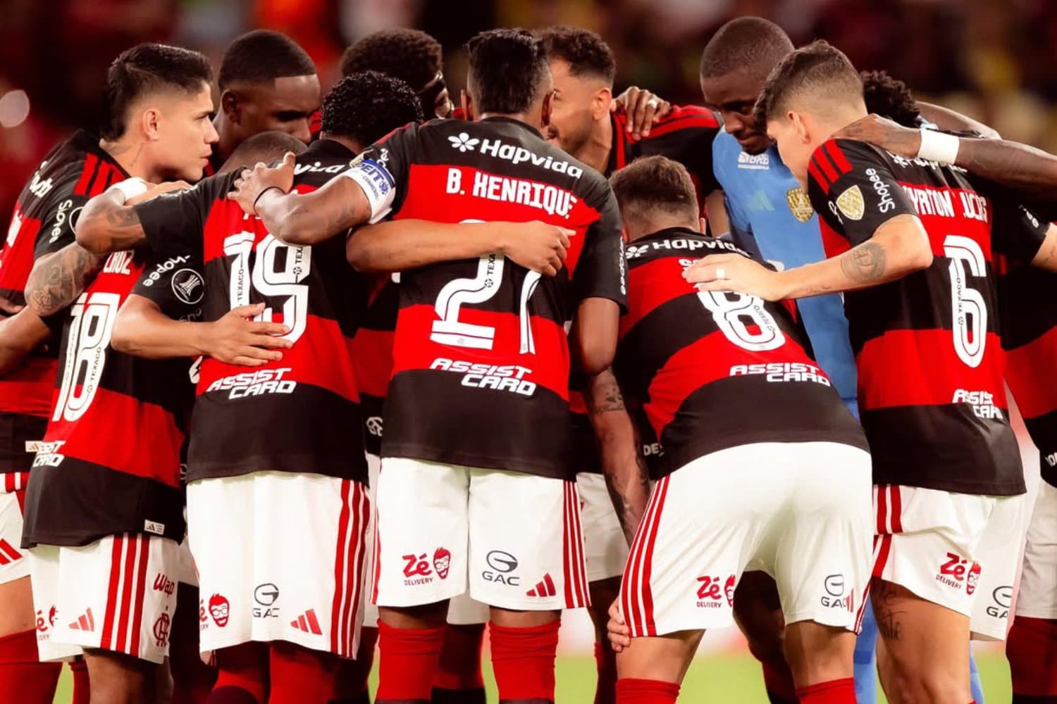 Jogadores do Flamengo uniodos em campo