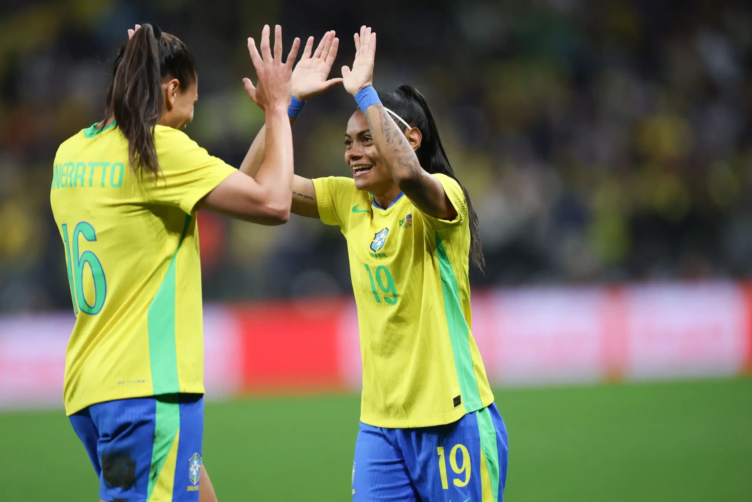 Investir no futebol feminino é investir no futuro do esporte brasileiro