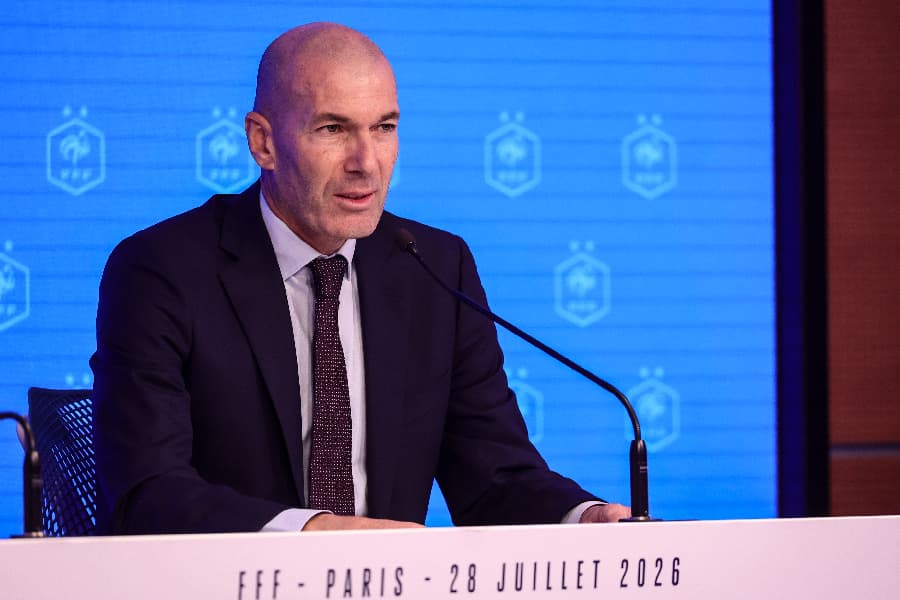 Rádio francesa revela salário de Zidane na seleção; confira