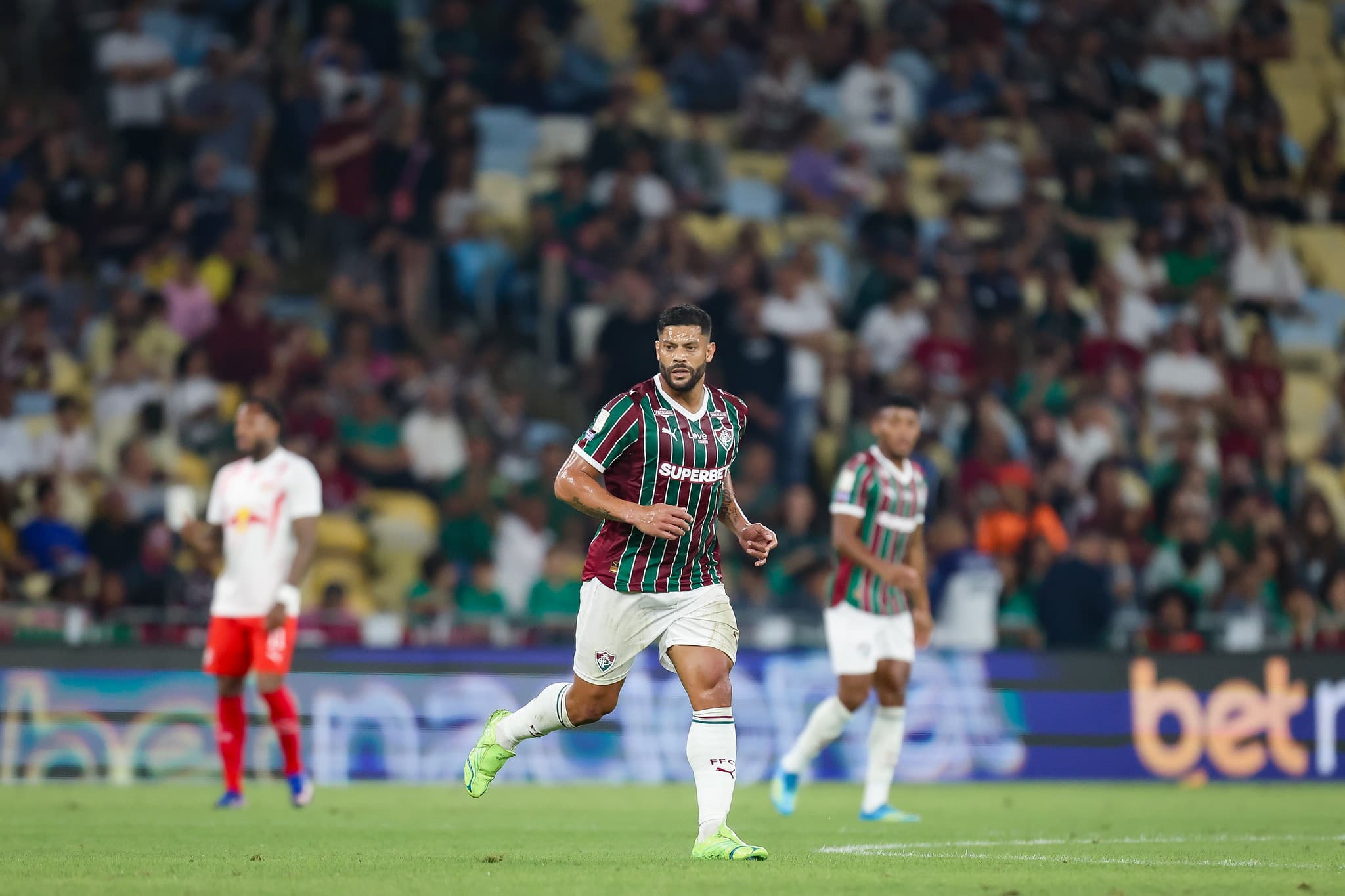 Em jogo com pancadaria, Fluminense arranca empate do Bragantino nos acréscimos