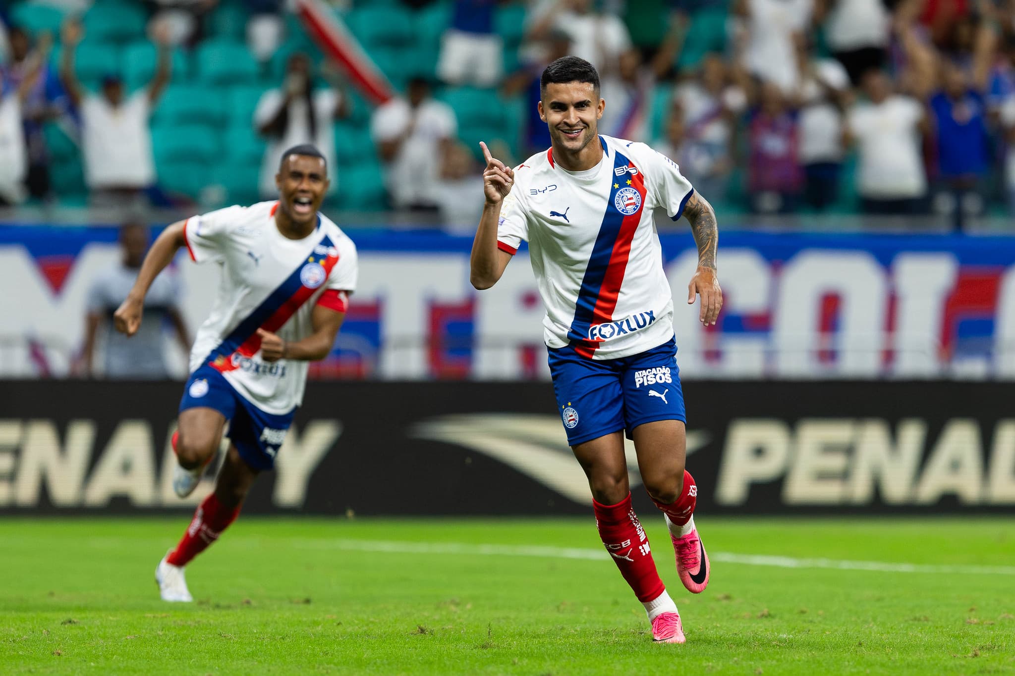 Bahia resolve no primeiro tempo e vence a Chapecoense na Fonte Nova