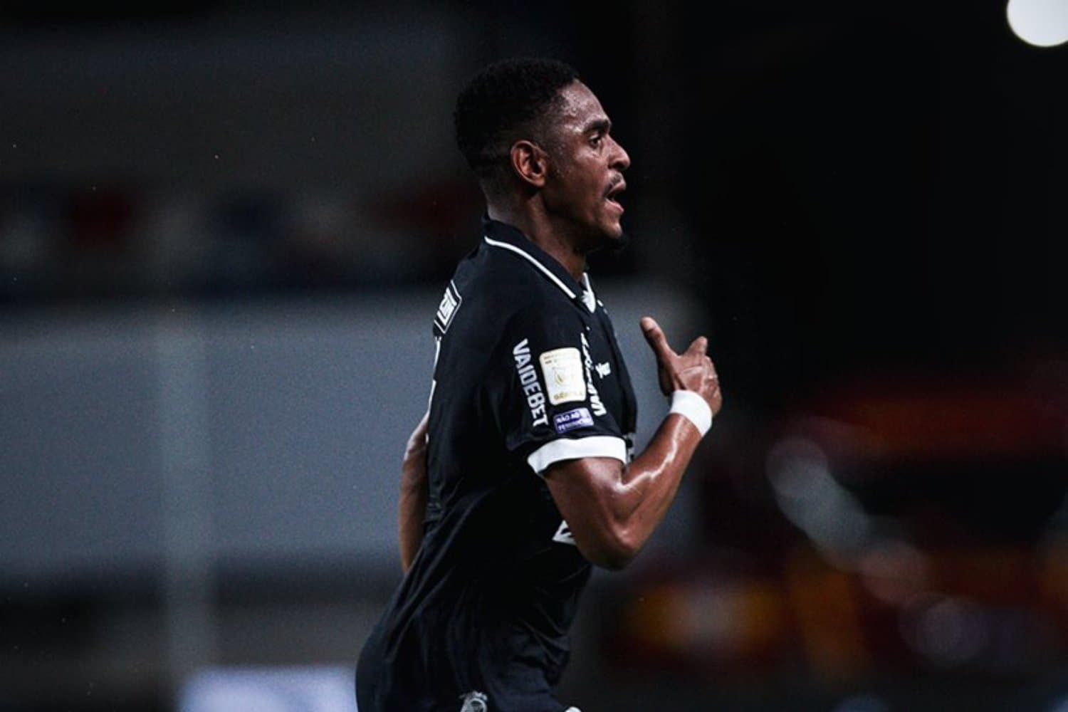 Com contra-ataques letais, Remo vence o Vitória e ganha fôlego no Brasileirão