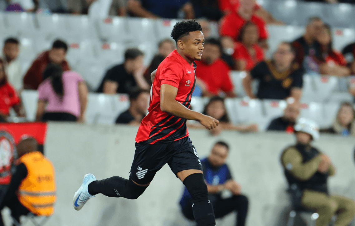 Léo Derik, jogador do Athletico Paranaense - Divulgação / Athletico