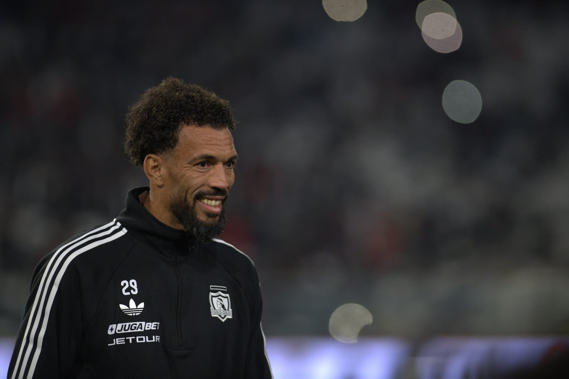 Goleiro Vozinha, de Cabo Verde, é apresentado pelo Colo Colo no Estádio Monumental de Santiago (Octavio Cordova)