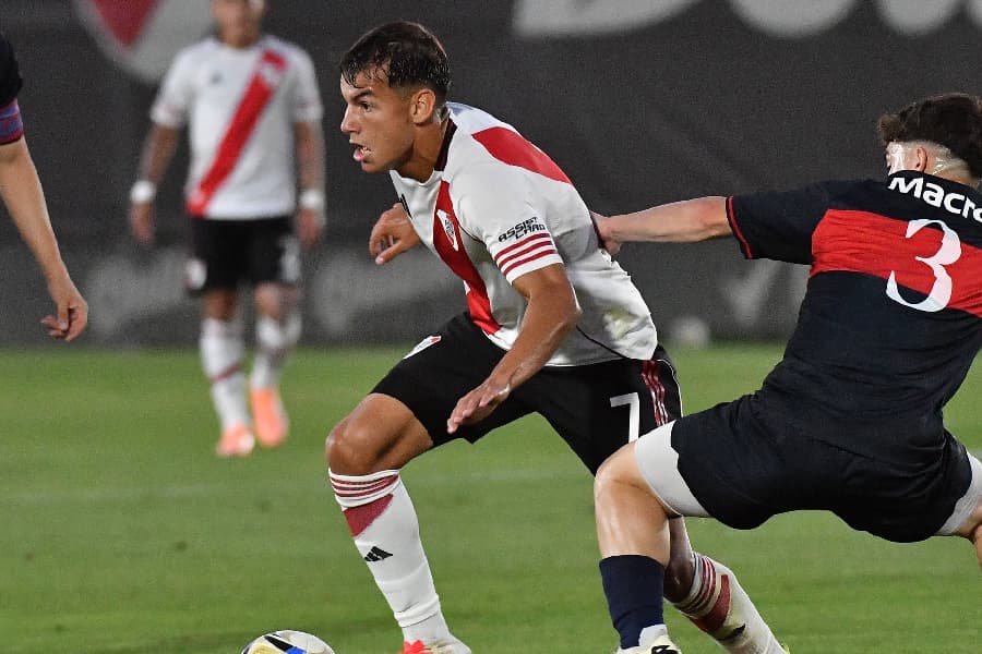 Joaquín Freitas em ação pelo River Plate - Reprodução/@RiverPlate