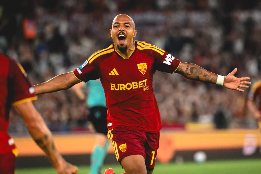 Malen comandou a vitória da Roma diante da Fiorentina - Reprodução/@OfficialASRoma