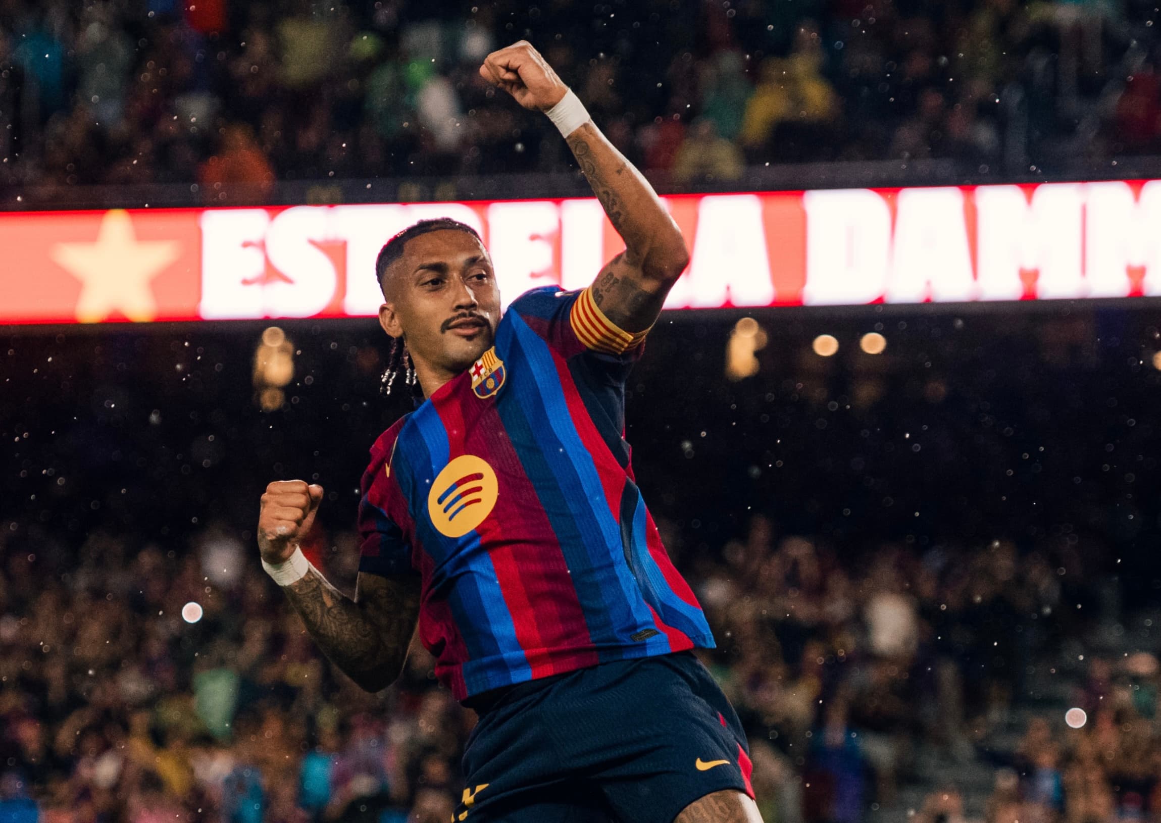 Raphinha atua como centroavante do Barcelona na temporada - Divulgação / FC Barcelona