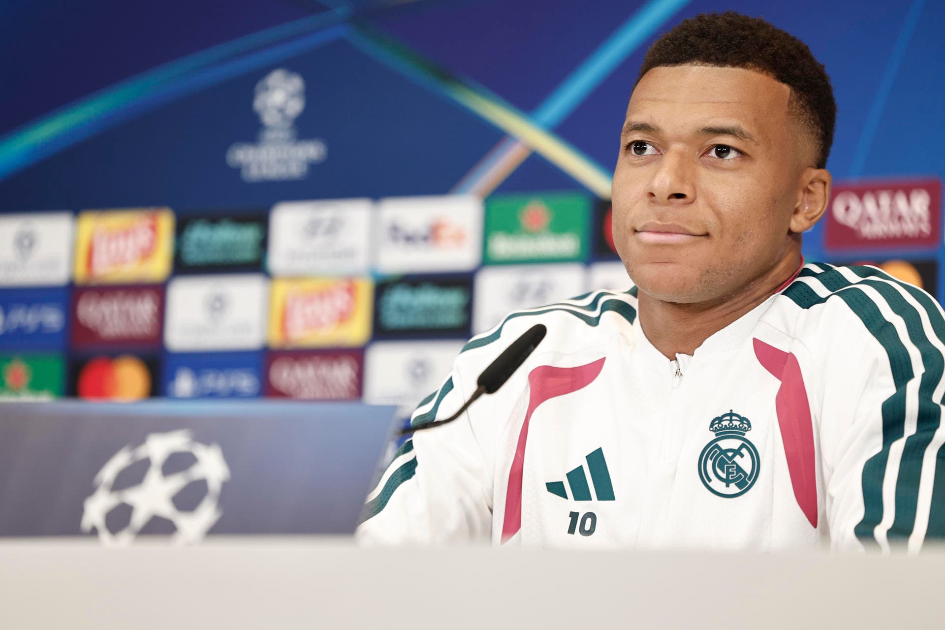 Kylian Mbappé durante entrevista coletiva do Real Madrid (EFE/Sergio Pérez)