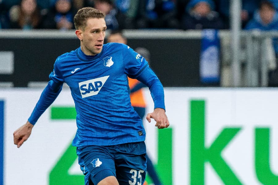 Arthur Chaves com a camisa do Hoffenheim - Reprodução/@tsghoffenheim