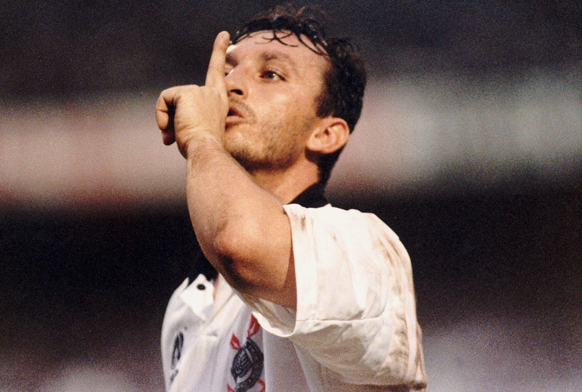 Neto, fazendo sinal de silêncio, no jogo Corinthians contra o Palmeiras, no primeiro jogo da final do Campeonato Paulista.