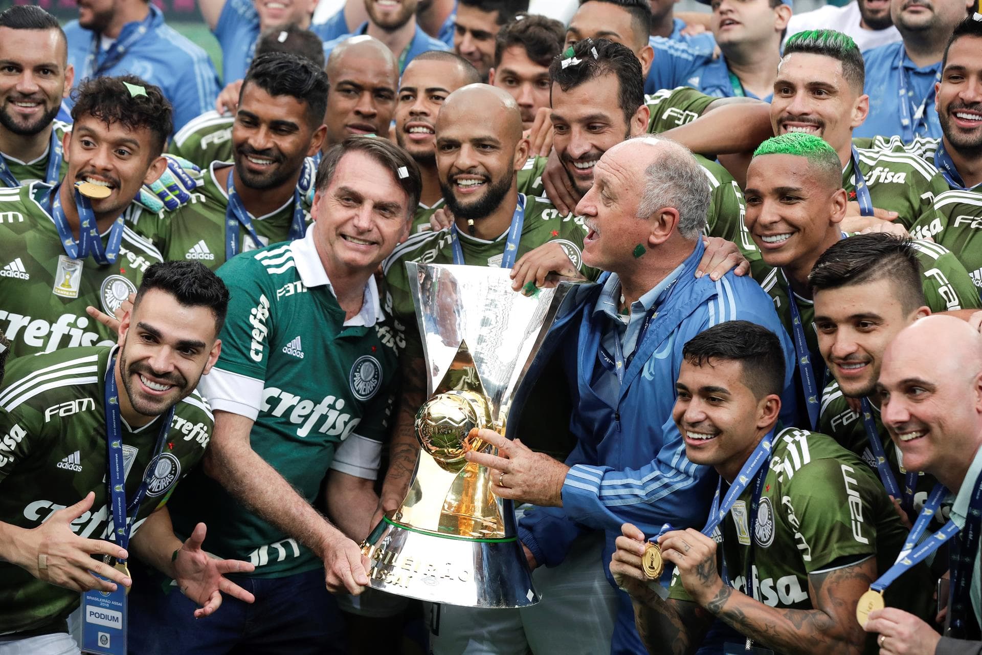 Felipe Melo e Luiz Felipe Scolari na comemoração do título do Brasileirão de 2018 pelo Palmeiras (EFE/ Sebastião Moreira)