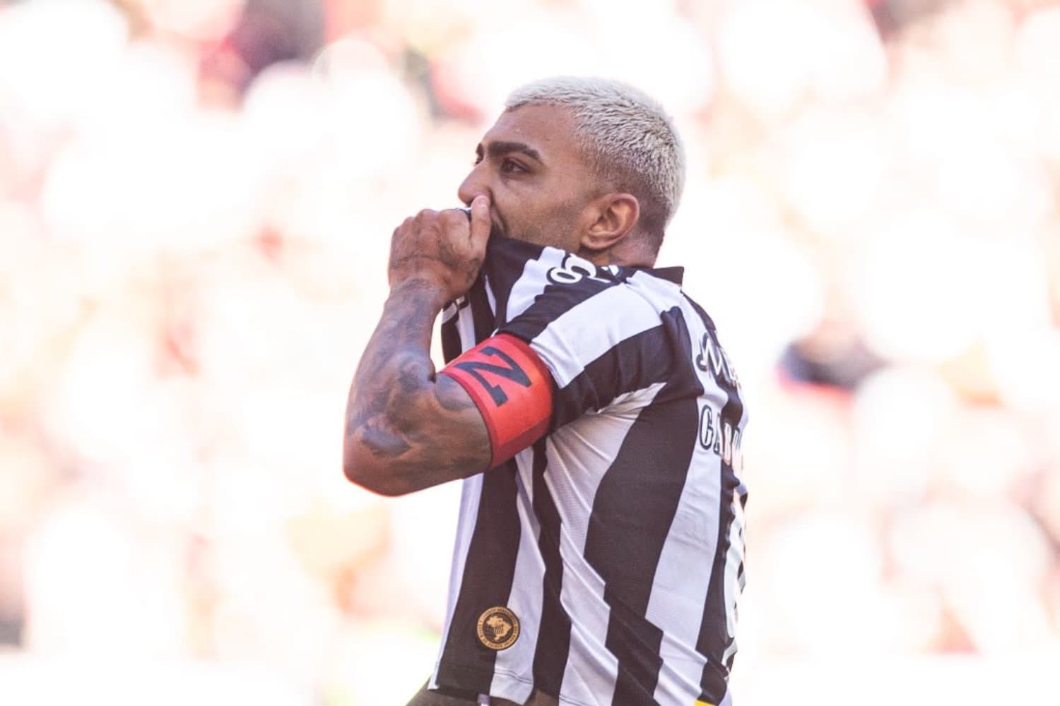 Gabigol marcou duas vezes contra o Internacional, pela 26ª rodada do Brasileirão