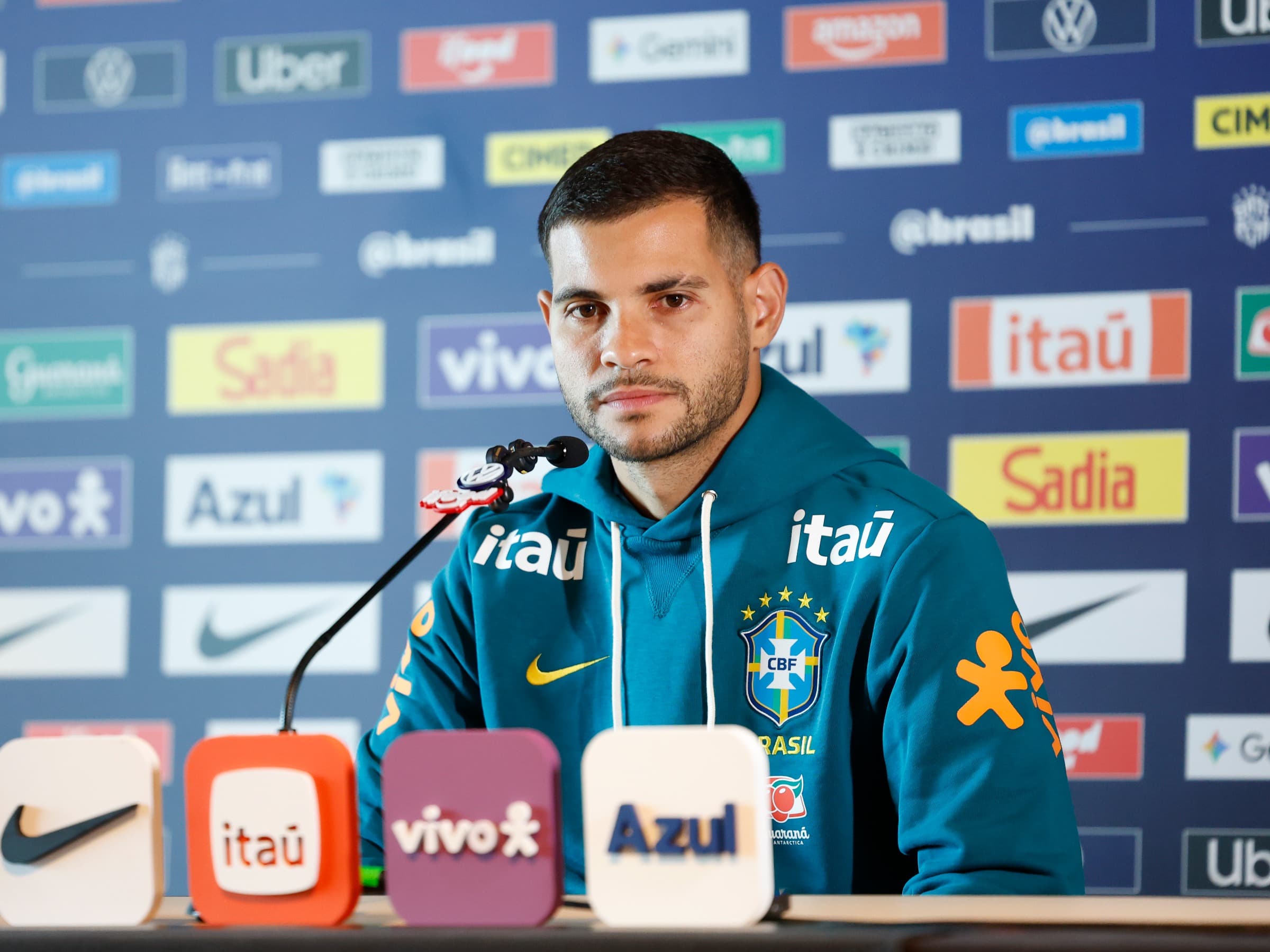 Bruno Guimarães durante entrevista coletiva pela seleção brasileira - Rafael Ribeiro / CBF