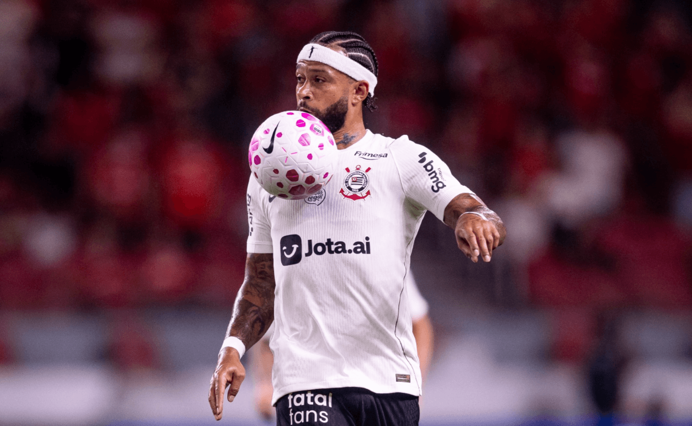 ‘Ex-jogador em atividade’, analisa Leandro Quesada sobre Memphis no Corinthians