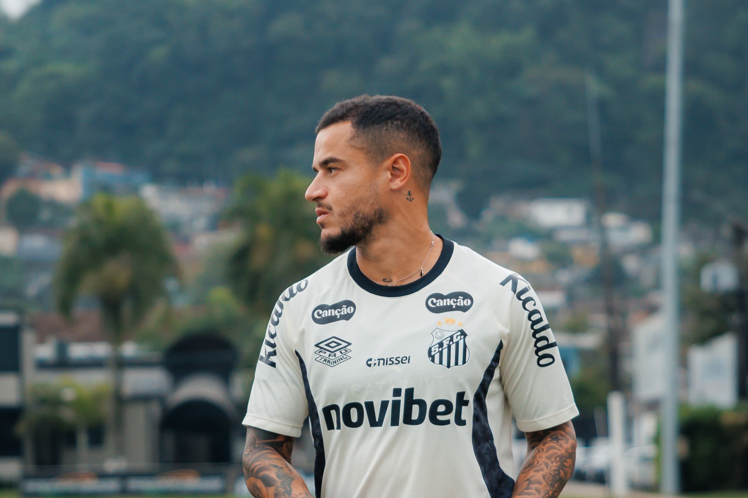 Cuca testa Santos com Coutinho, Rollheiser e Arão de volante