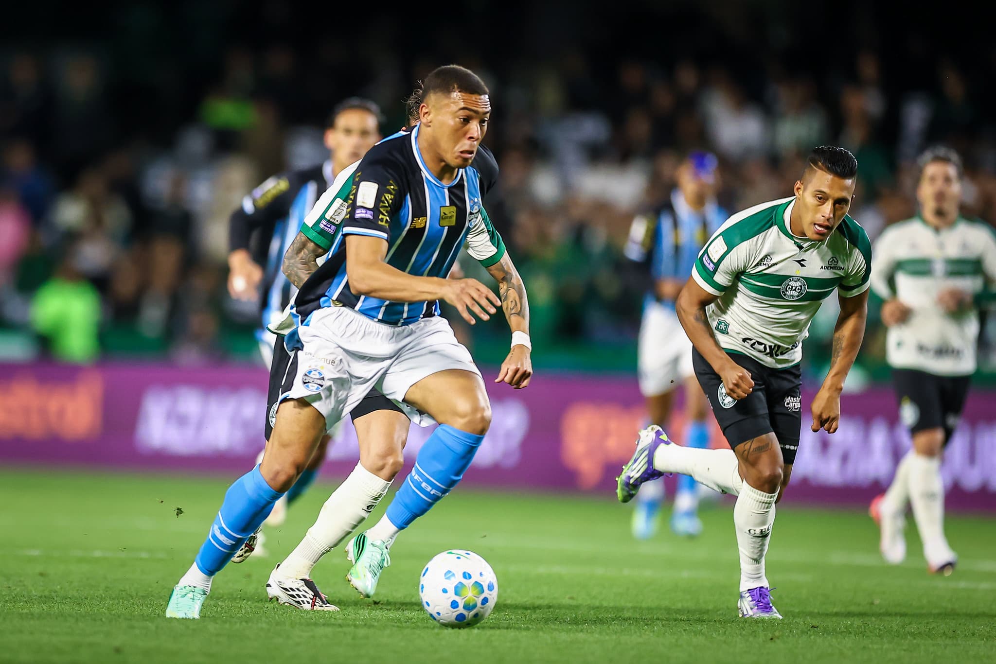 Com a vitória, o Grêmio chega à 17ª colocação - Foto: Lucas Uebel/Grêmio FBPA