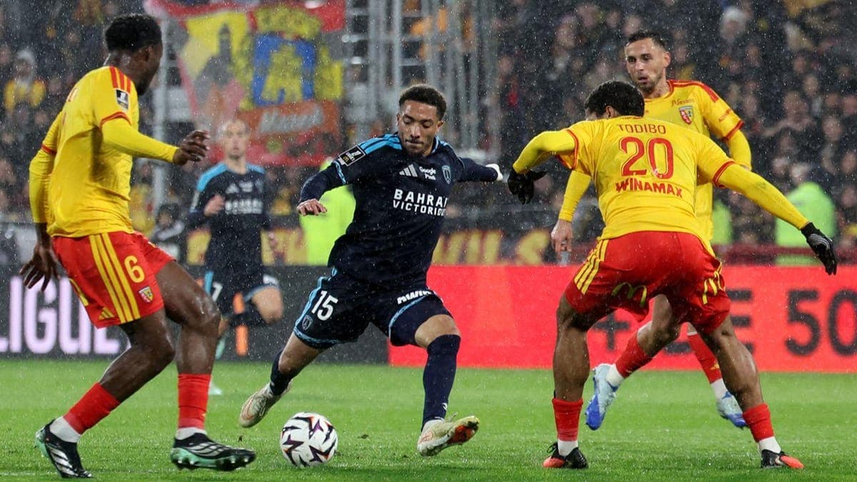 Lens conseguiu vitória importante em casa - Foto: Paris FC