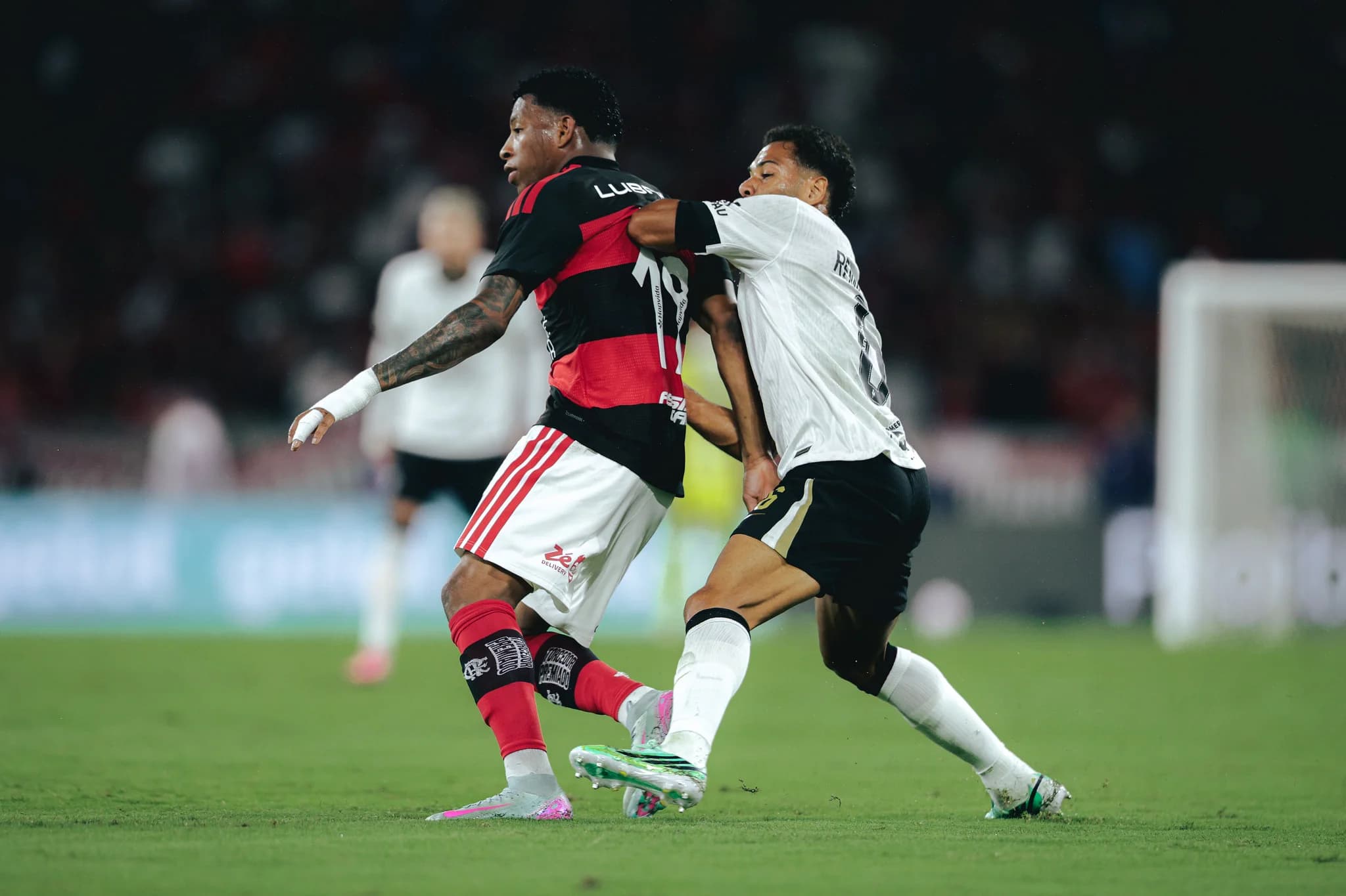 Vitória devolve liderança ao Flamengo - Foto: Pedro Souza/Atlético