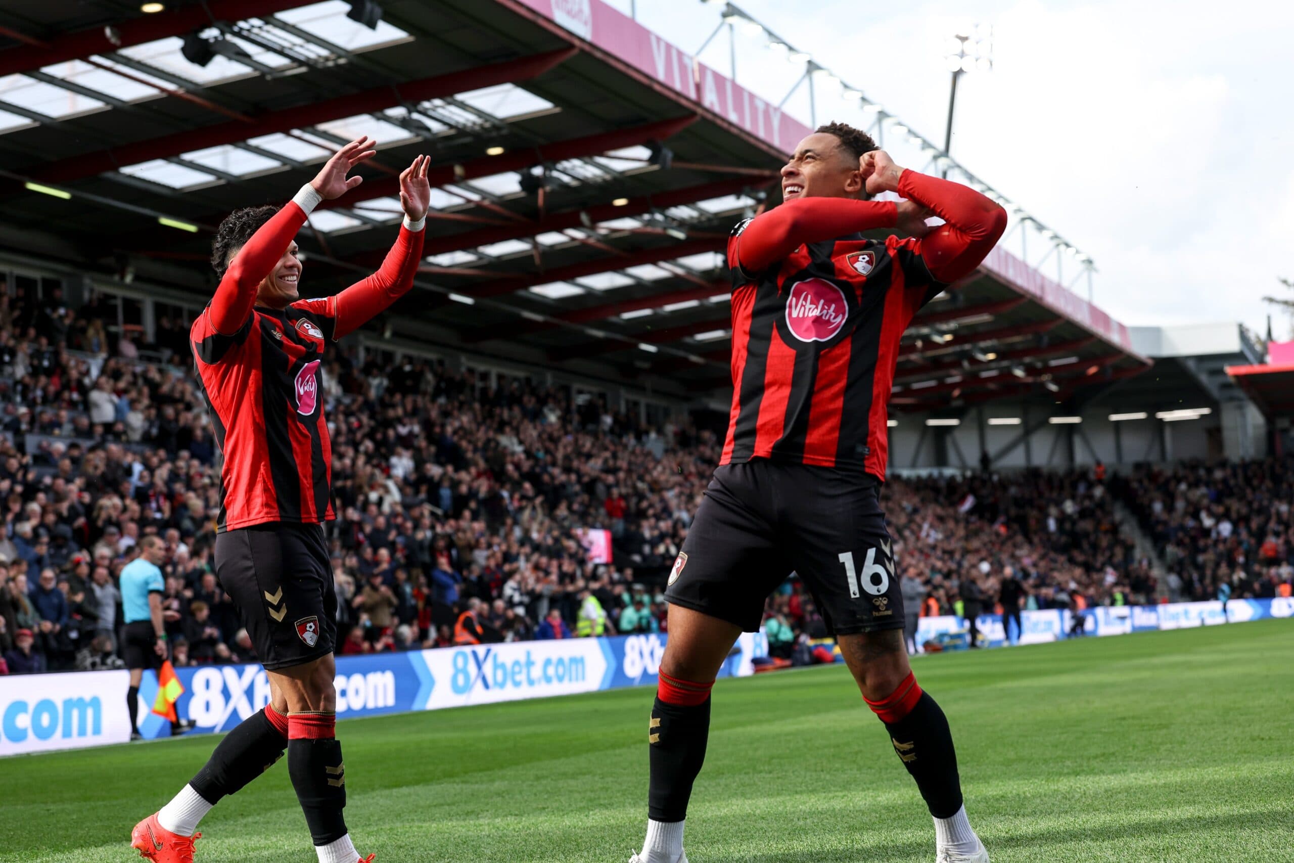 Evanilson e Marcus Tavernier, do Bournemouth - Foto: Divulgação/Bournemouth
