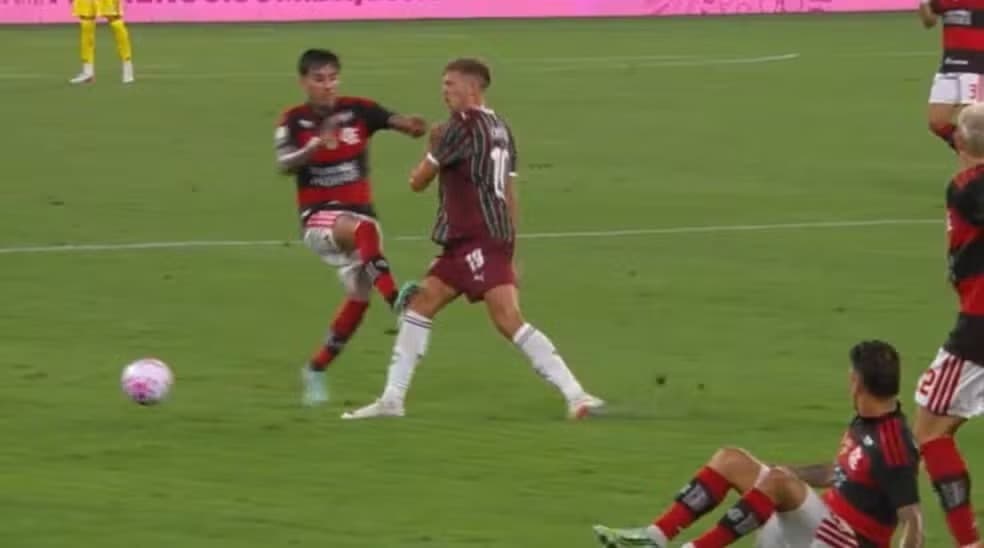 STJD denuncia Pulgar, do Flamengo, e presidente do Fluminense após polêmica no clássico
