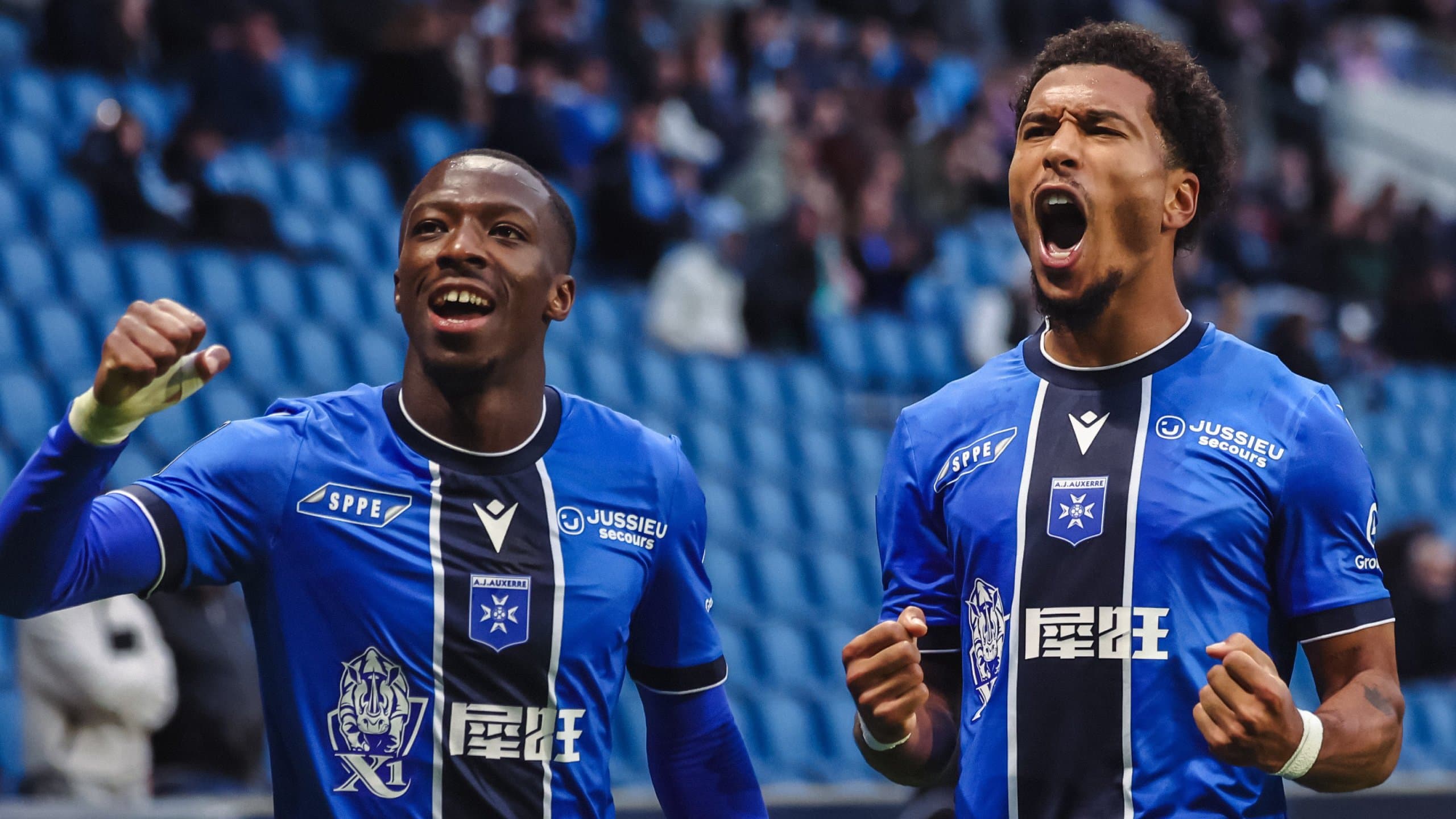Danny Namaso marcou dois gols