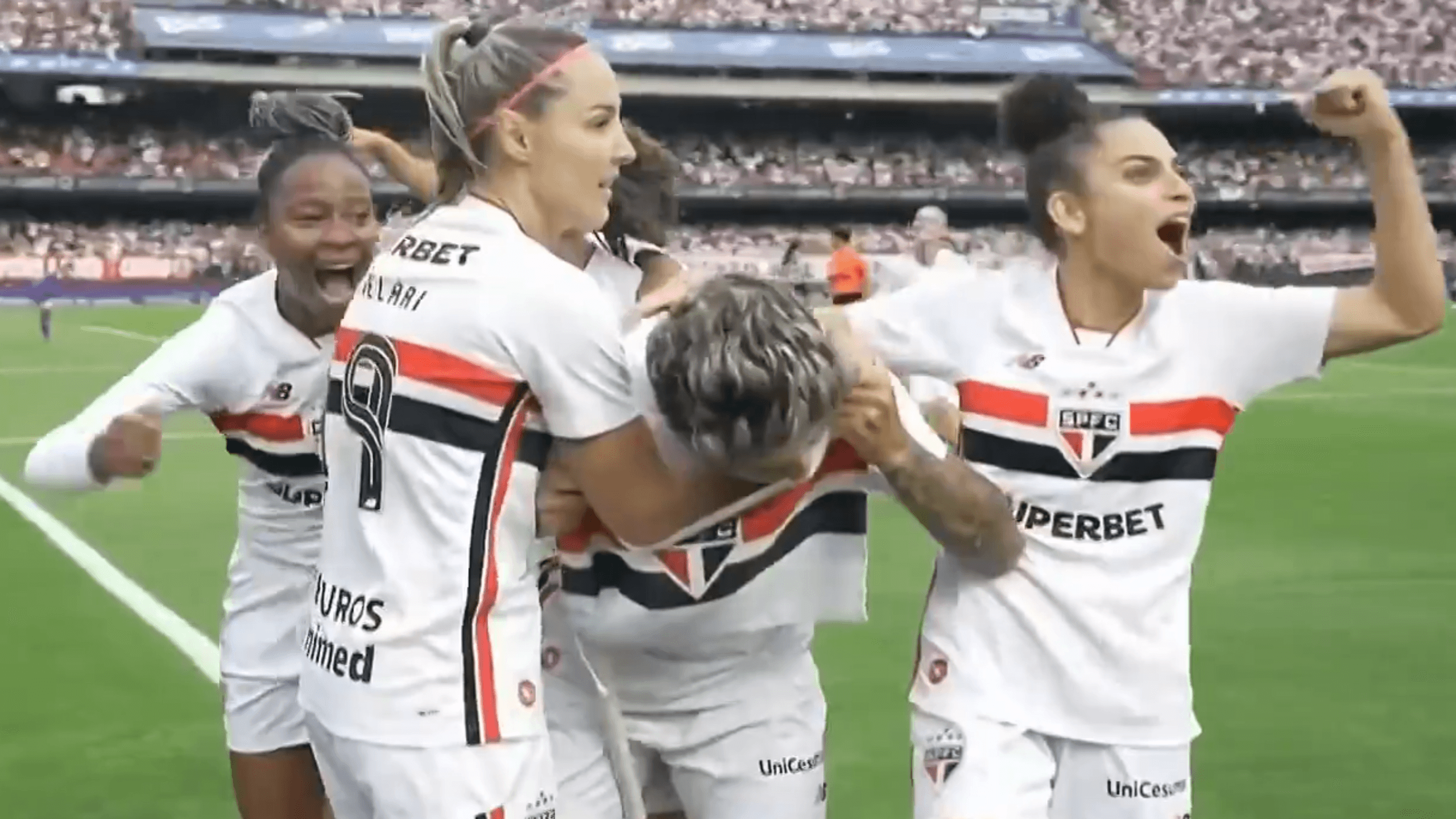 São Paulo bate recorde, supera Corinthians e é campeão brasileiro