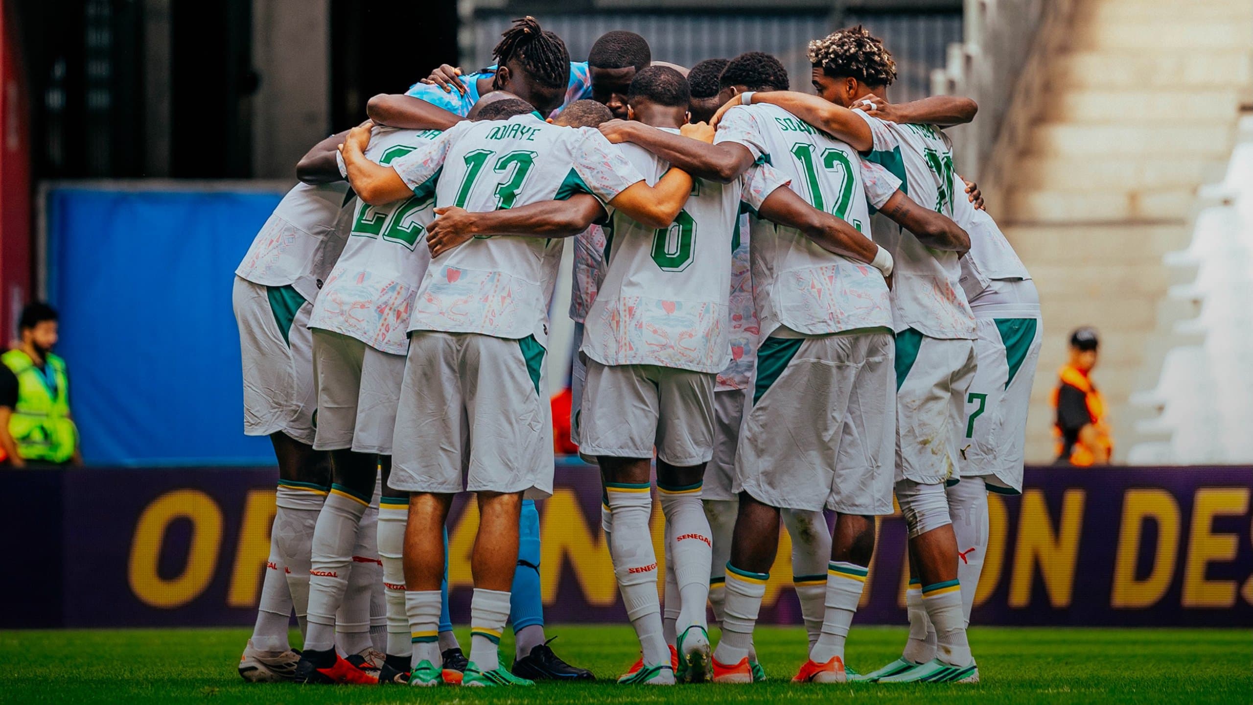 Seleção de Senegal reunida durante amistoso contra Comores