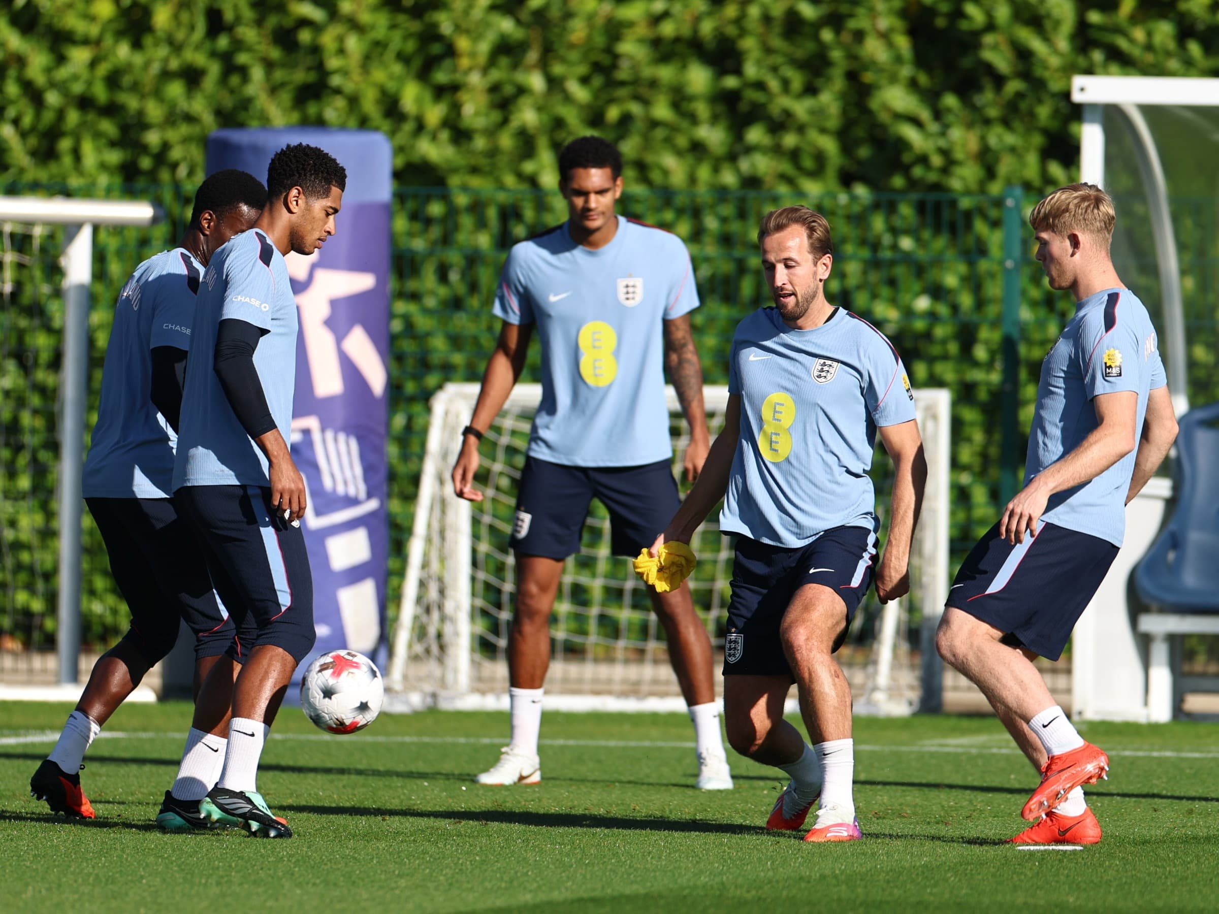 Jogadores da Inglaterra durante treino da seleção - EFE/EPA/NEIL HALL