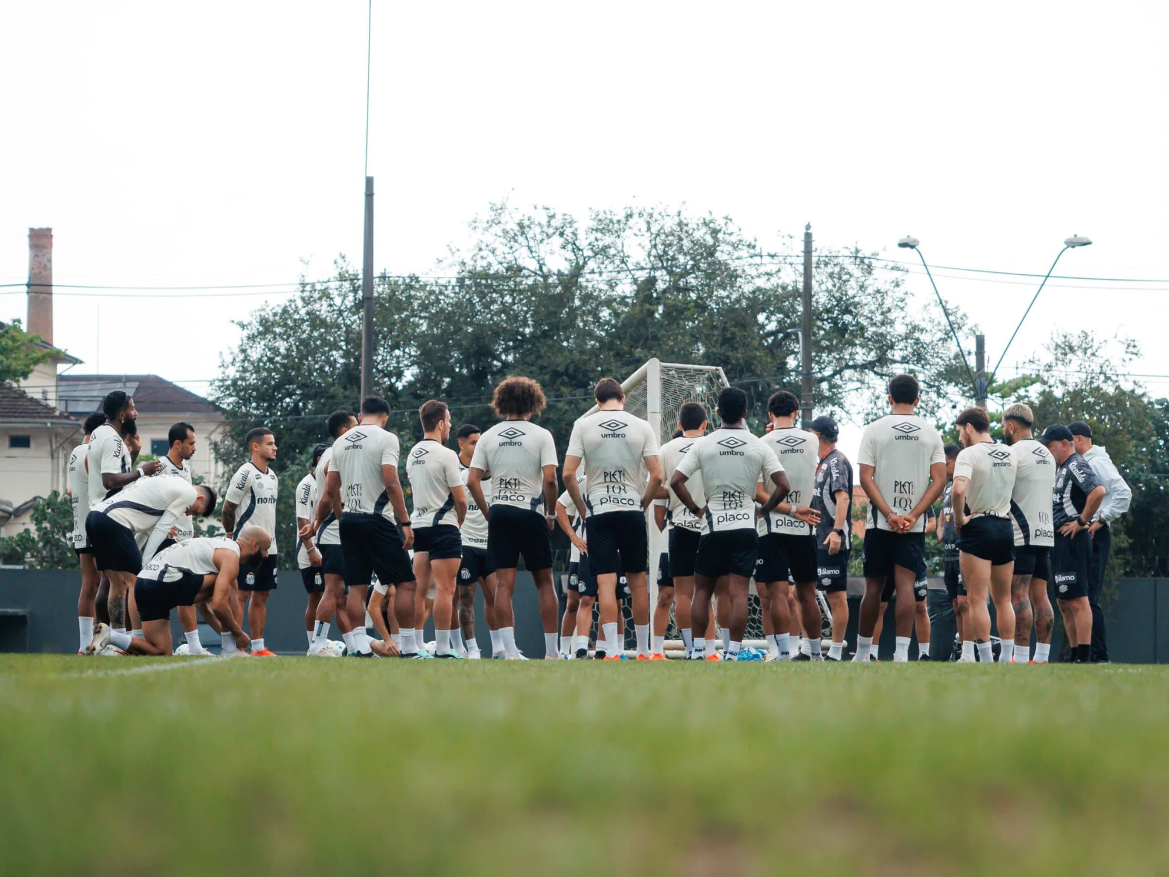 Além da imagem: Santos deve dois meses de FGTS aos jogadores