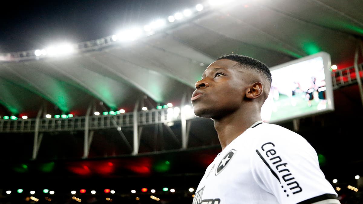 Luiz Henrique e Almada podem seguir no Botafogo em 2025