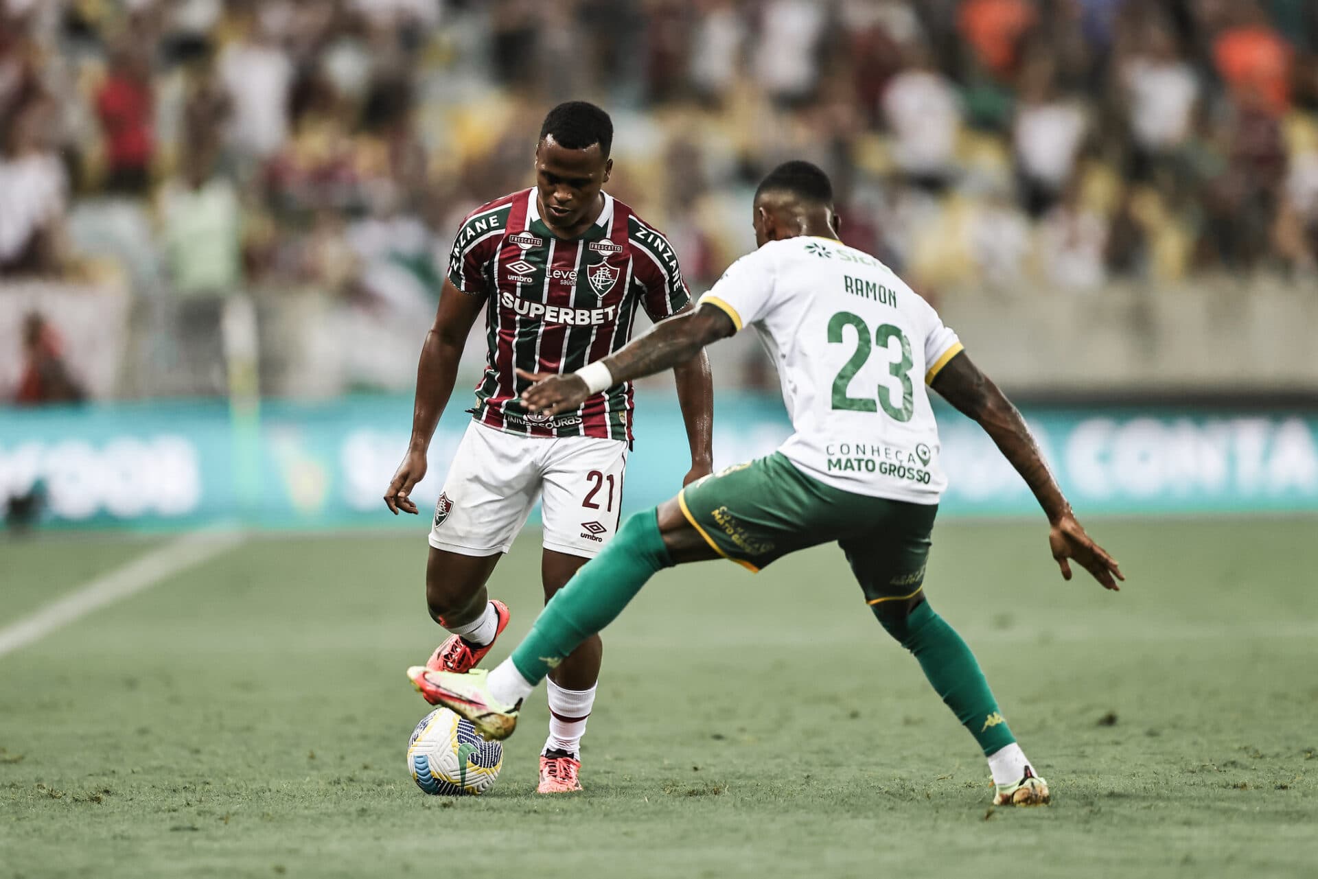 Arias espera propostas da Europa e deixa o Fluminense em stand-by