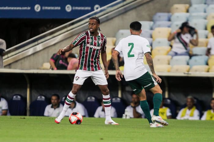 Fluminense arranca empate no fim e amplia crise no Carioca