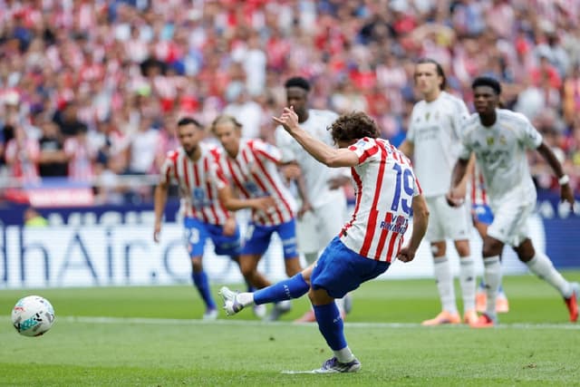 Atlético vence Real Madrid em jogo de duas viradas por LaLiga
